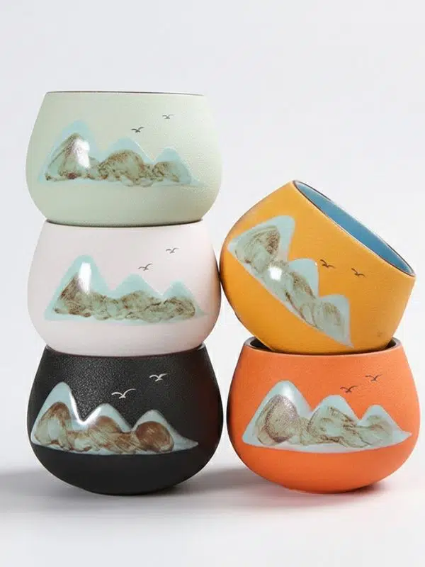 Uzak Doğu Temalı Seramik Çay Fincanı – 130ml Boyalı İşlemeli Çay Kupası