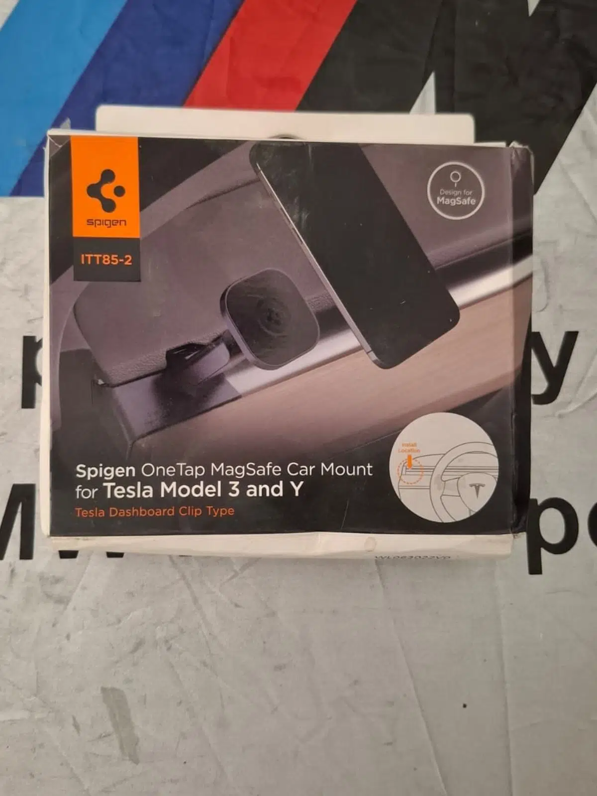 Spigen OneTap MagSafe araç içi telefon tutucu, Tesla Model 3 ve Y